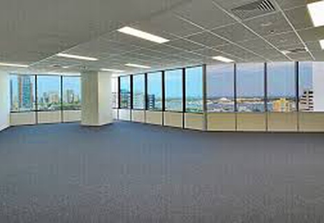 Офис с видом на реку